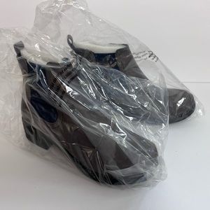 Woman’s Jasmine Chealsea Boot, Two-tone colors, Size 8M